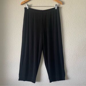 Chico’s Travelers Slinky Liquid Knit Capri Pants Womens M Black Straight Leg EUC